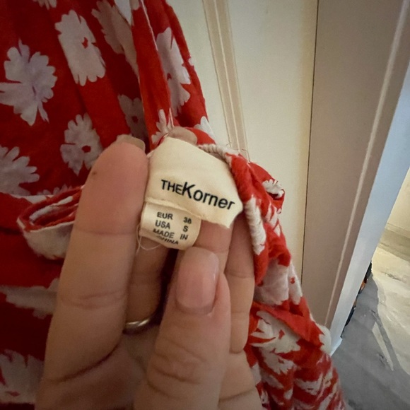 Beautiful Midi Floral Dress - Picture 3 of 4